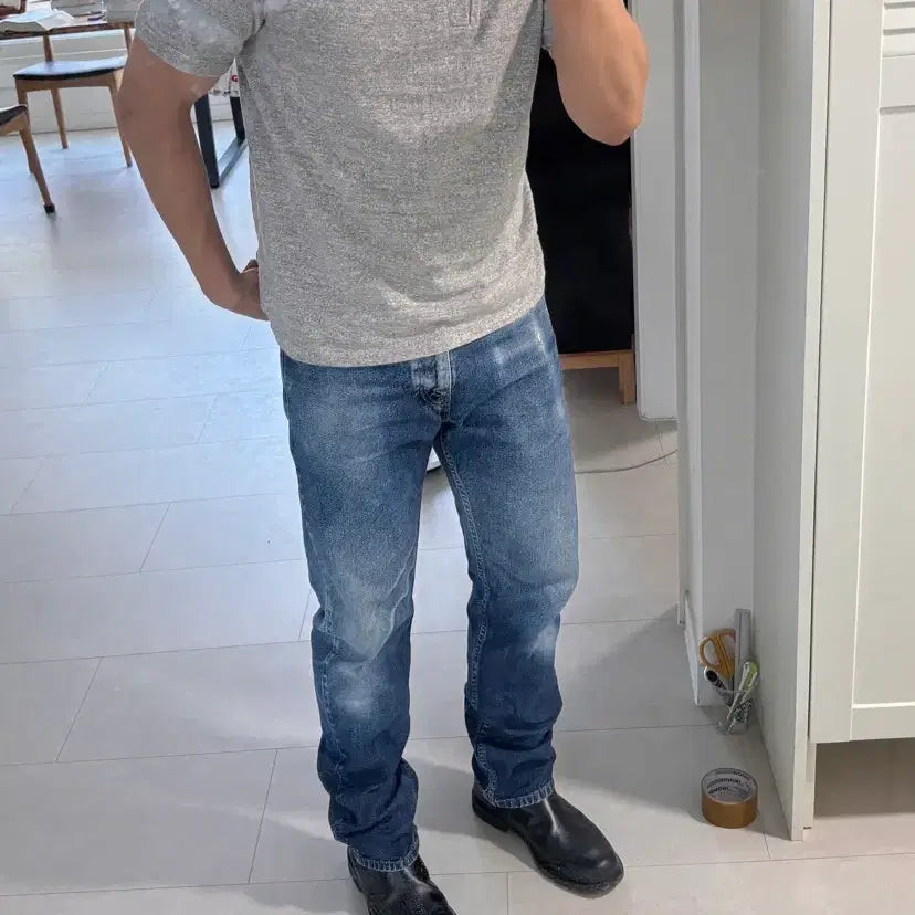 [BUNJANG] Levi's 505 Blank Tab Medium Blue Vintage Fading Regular Straight Fit Jeans (W33 L32) / 리비이스 505 블랭크탭 미디엄블루 33x32 빈티지페이딩