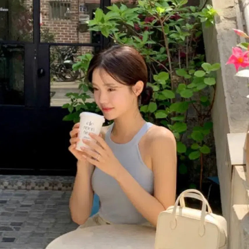 [BUNJANG] ATTRANGS Halter Neck Sleeveless Top / 아뜨랑스 홀터넥 나시
