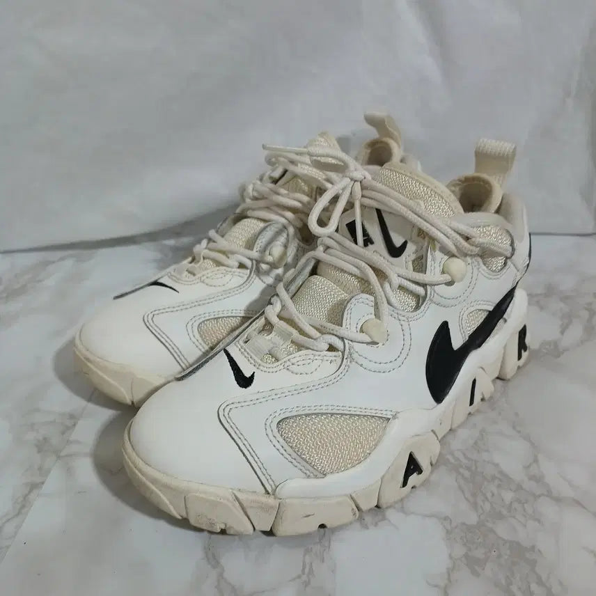 [BUNJANG] Nike Air Barrage Women's Sneakers / 나이키 에어버라지 여성 운동화 240 (26D398)