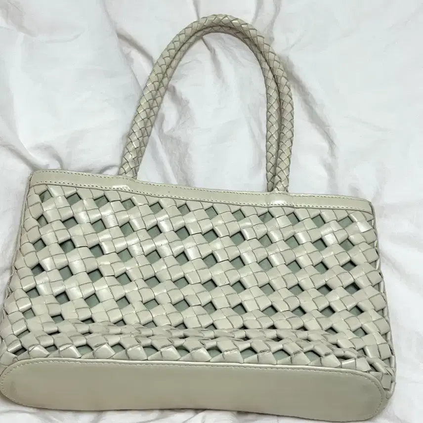 [BUNJANG] Ivory Twisted Handle Tote Bag / 아이보리 꼬임 토트백