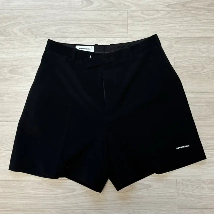 [BUNJANG] Koominsung Black Logo Embroidered Shorts / Koominsung 숏팬츠