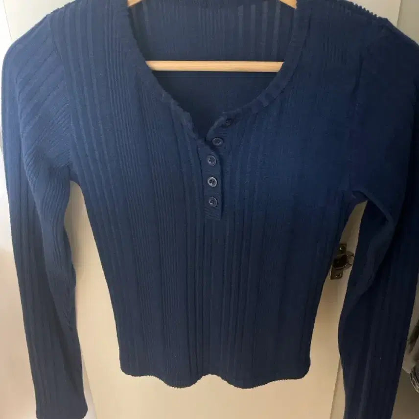 [BUNJANG] Navy Button Detail Ribbed Knit Long Sleeve T-Shirt / 네이비 단추티