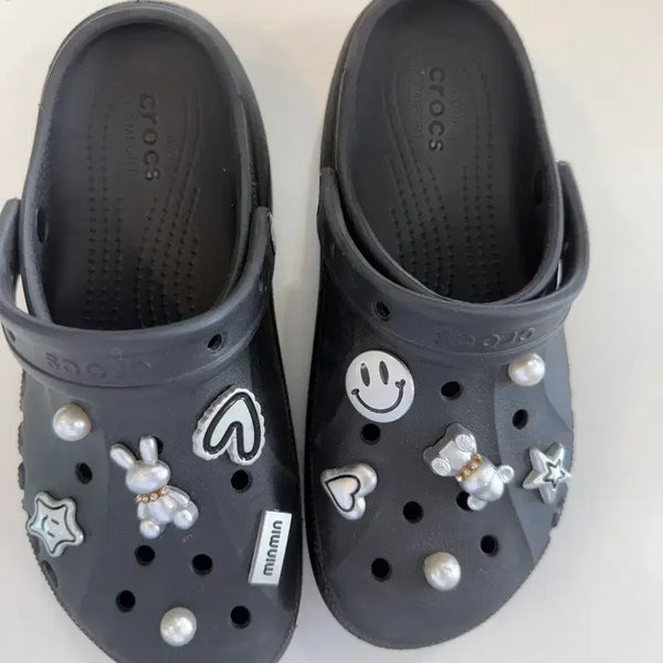 [BUNJANG] Black Crocs with Charms Platform Shoes (W8/230mm) / 키높이 크록스 검정색 지비츠 포함 230mm w8