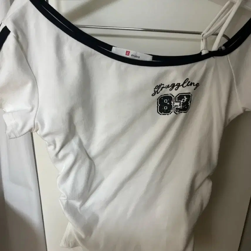 [BUNJANG] White Off-Shoulder Top / 오프숄더