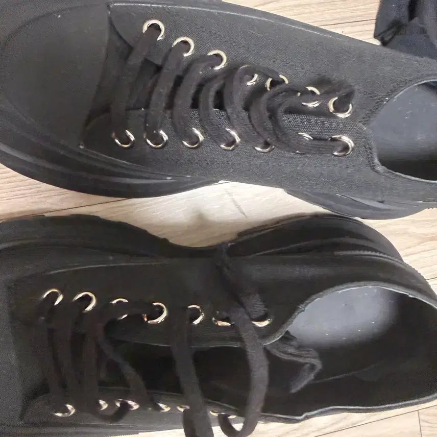 [BUNJANG] Alexander McQueen Black Sneakers / 알렉산더 맥퀸 블랙 스니커즈