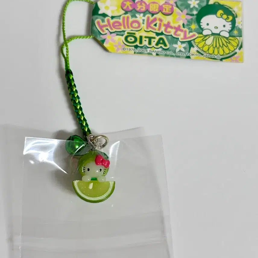 [BUNJANG] Hello Kitty Oita Limited Edition Lemon Strap Keychain / 헬로키티 고전키티 지역한정 오이타 레몬 스트랩 키링