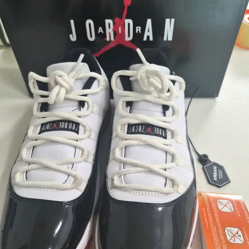 [BUNJANG] Nike Air Jordan 11 Concord Bred Low / 나이키 조던11 콩코드 브레드 로우 280사이즈팝니다