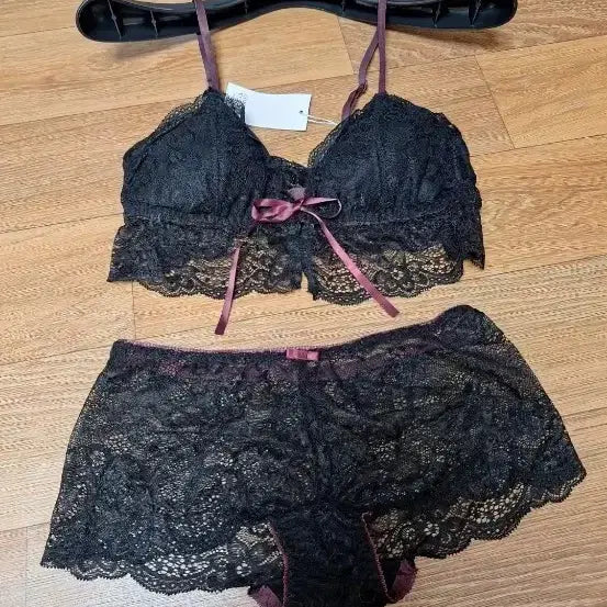 [BUNJANG] Black Lace Bra Panty Set - Size S (A Cup) / (새상품) 블랙 레이스 브라 팬티 세트 S(A컵)