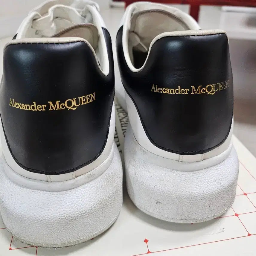 [BUNJANG] Alexander McQueen Oversized Sole Sneakers White Black / 알렉산더 맥퀸 오버솔 스니커즈 화이트 블랙