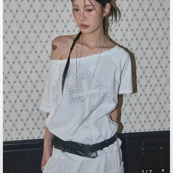 [BUNJANG] Fancy Club Off-Shoulder Short-Sleeve T-Shirt / 팬시클럽 오프숄더 반팔티 새제품