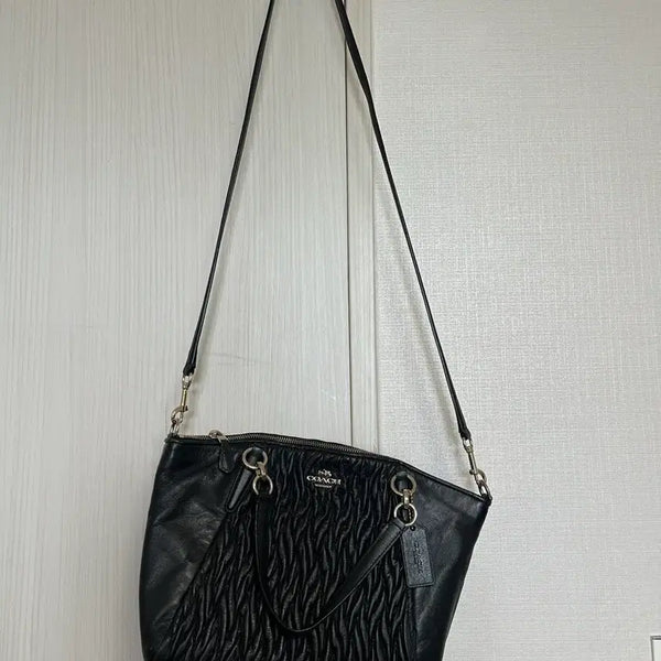 [BUNJANG] Coach Shirring Shoulder Bag Black / 코치 셔링 숄더백 블랙