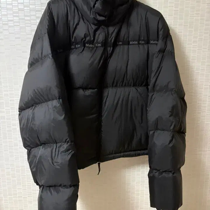[BUNJANG] Matinkim Logo Taping Puffer Down Jumper Black / 마뗑킴 로고 테이핑 퍼퍼 다운 점퍼 블랙