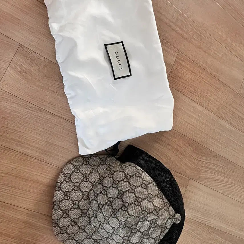 [BUNJANG] Gucci GG Logo Canvas Baseball Cap / 구찌 GG 로고 캔버스 야구 모자