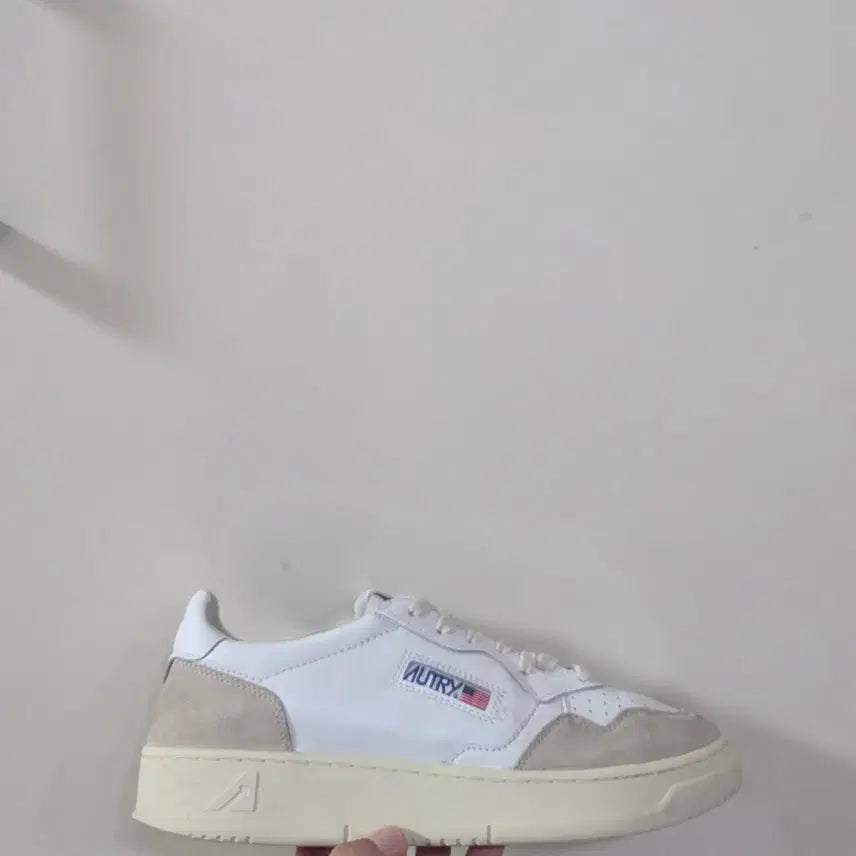 [BUNJANG] Autry Medalist Low Leather White & Suede Beige Sneakers / [42] 오트리 메달리스트 로우 레더 화이트앤스웨이드베이지