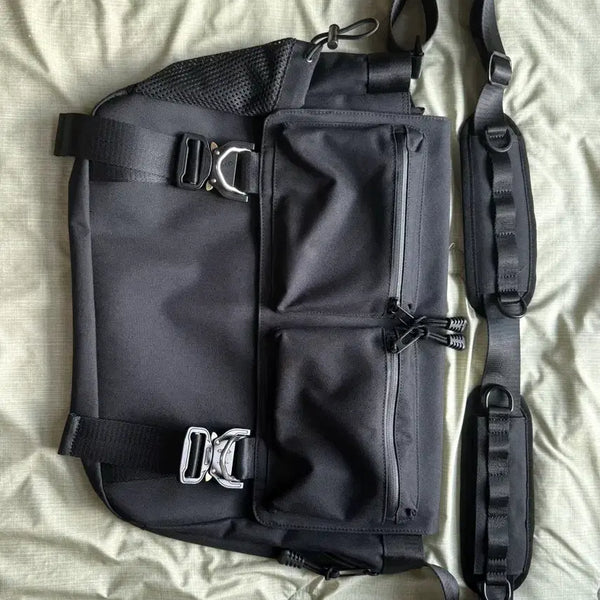 [BUNJANG] SSY 3D Double Pocket Buckle Messenger Crossbody Bag / SSY - 3D 더블포켓 버클 메신저 크로스백