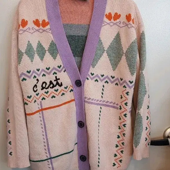 [BUNJANG] Lucky Chouette Knit Cardigan Free Size / 럭키슈에뜨 니트 가디건 프리사이즈예요자연스러운 착용감에 상태 좋은 편이고 깨끗하게 입었어요정품입니다따뜻하고 포근한 니트 가디건으로 어떤 코디에도 잘 어울려요