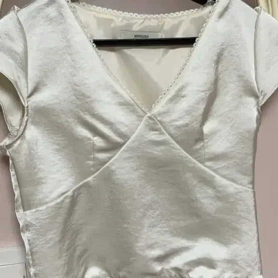 [BUNJANG] Satin Blouse Ivory / 새틴 블라우스 아이보리 F