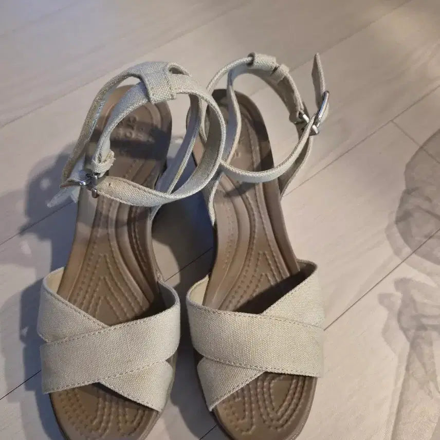 [BUNJANG] Crocs Wedge Heel Sandals Size W5 / 크록스 웨지힐w5 size