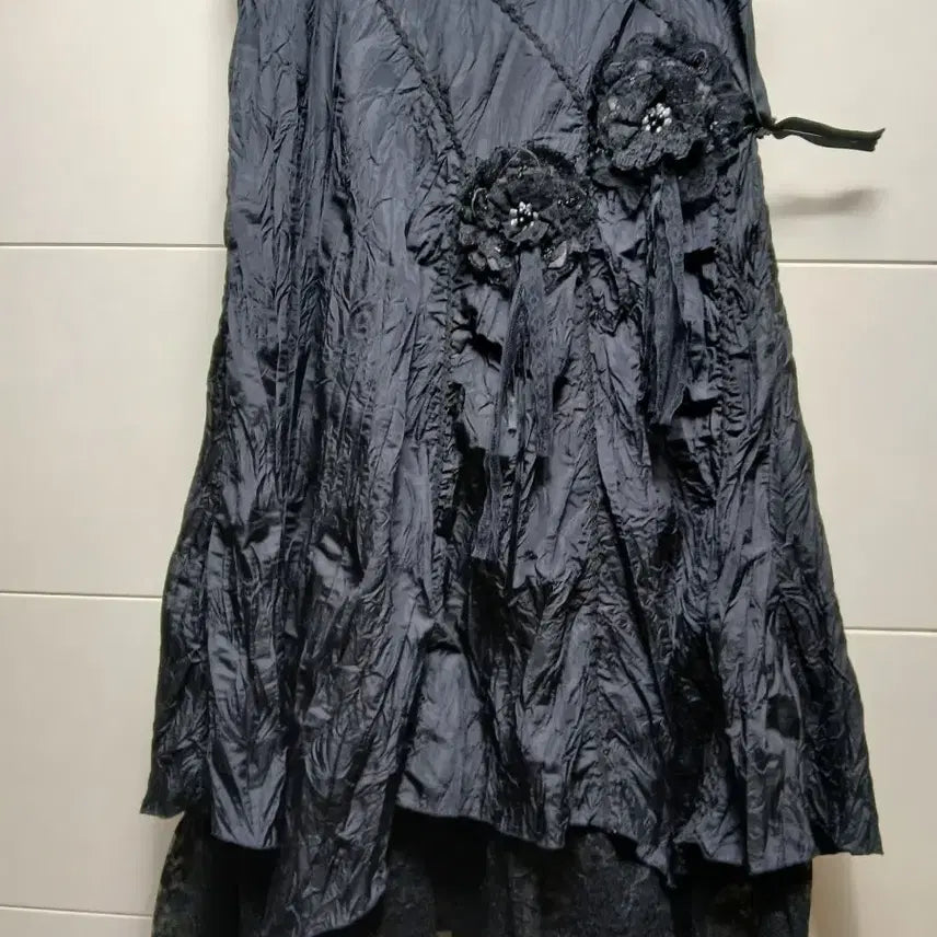 [BUNJANG] Black Flower Embellished Lace Pleated Skirt / 블랙 플라워 장식 레이스플리츠주름 스커트28인치