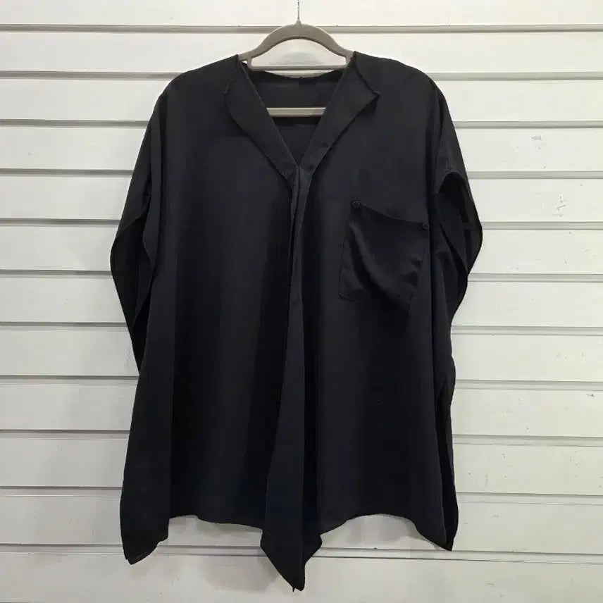 [BUNJANG] Black Chiffon V-Neck Boxy Blouse / 블랙  쉬폰 V넥 박시 블라우스 88/보물찾기천사