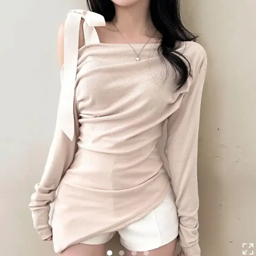[BUNJANG] One Off Ribbon Asymmetrical Shirring Off-Shoulder Blouse (Beige) / 원오프 리본 언발 셔링  오프숄더 (베이지)