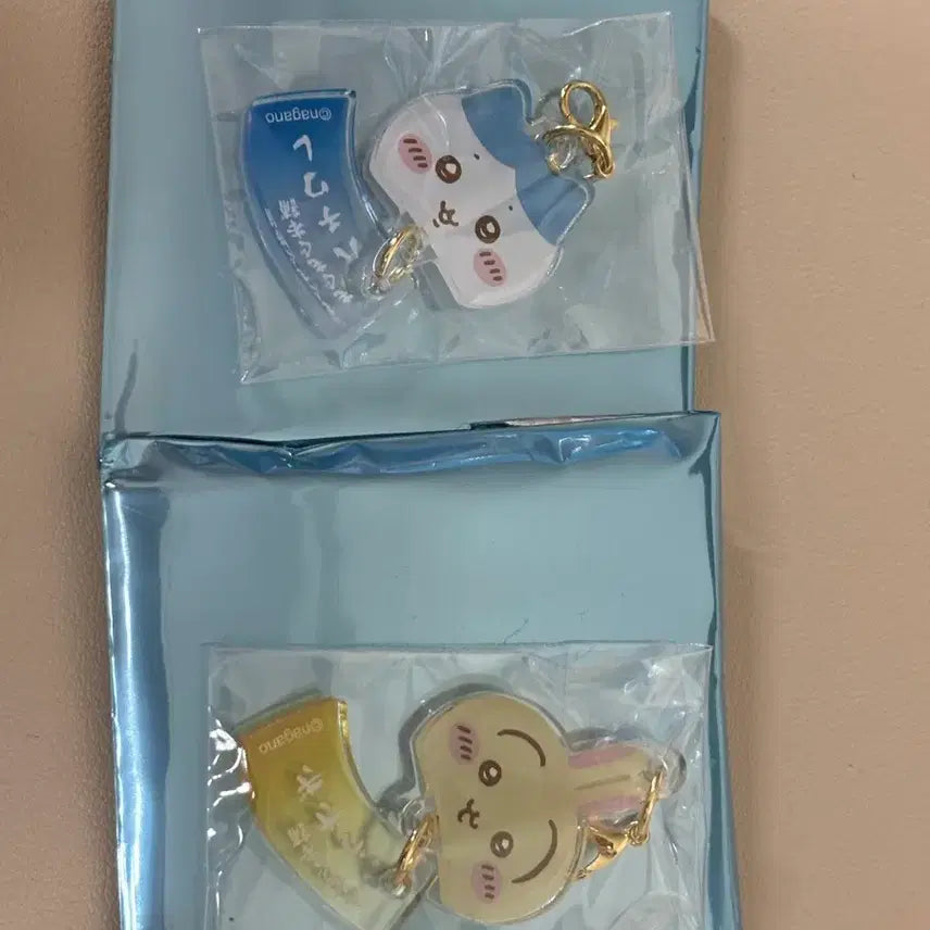 [BUNJANG] Chiikawa Mogumogu Honpo Landscape Acrylic Keychain (Usagi, Hachiware) / 치이카와 모구모구혼포 풍경 아크릴 키링(우사기,하치와레)