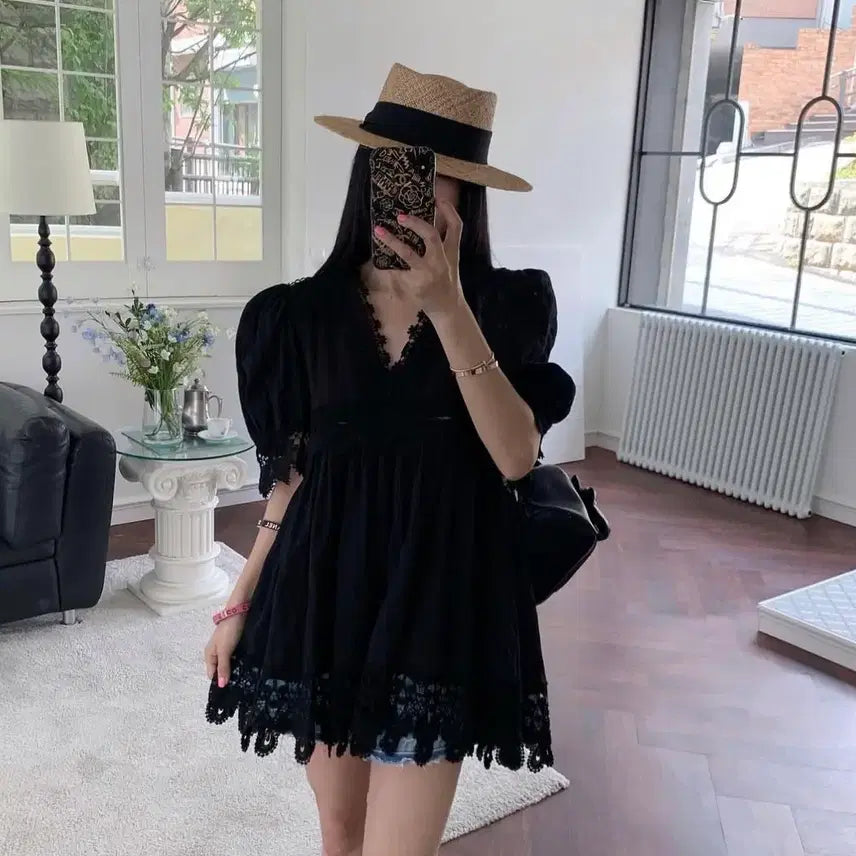 [BUNJANG] Byflow Lace Embroidery Blouse / 바이플로우 레이스 자수 블라우스