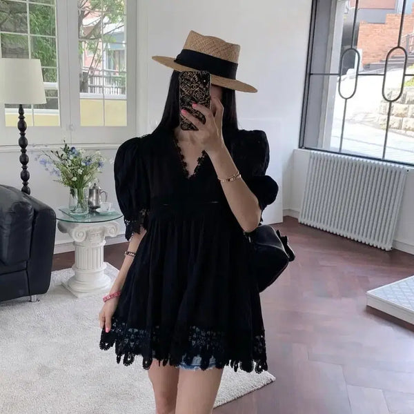 [BUNJANG] Byflow Lace Embroidery Blouse / 바이플로우 레이스 자수 블라우스