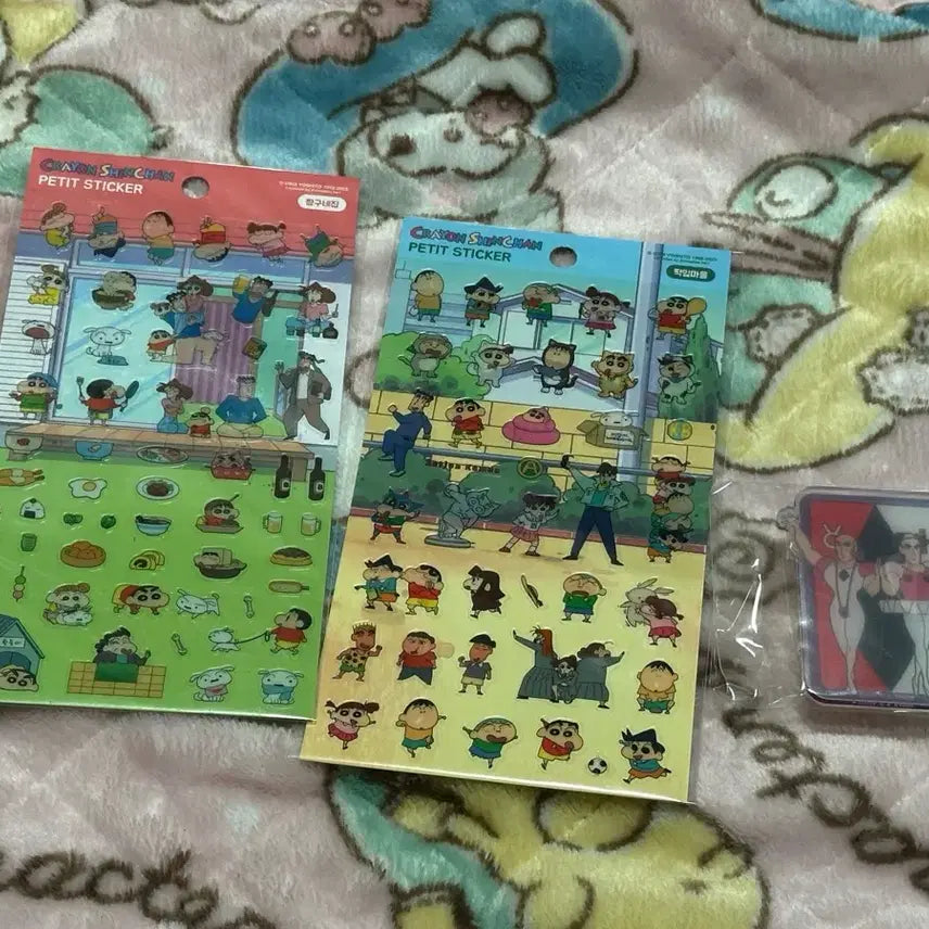 [BUNJANG] Crayon Shin-chan: The Storm Called 'Theatrical Version: Operation ~My Mum's Been Attacked' Nene's Witch Macao & Joma GripTok + Shin-chan Sticker Set / 짱구는 못말려 극장판 핸더랜드의 모험 중성마녀 마카오 조마 그립톡 팝업특전 + 짱구 스티커 증정