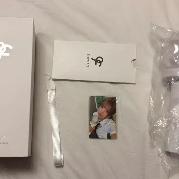 [BUNJANG] fromis_9 Official Light Stick Ver.2 / 프로미스나인 응원봉 OFFICIAL LIGHT STICK Ver.2 팝니다