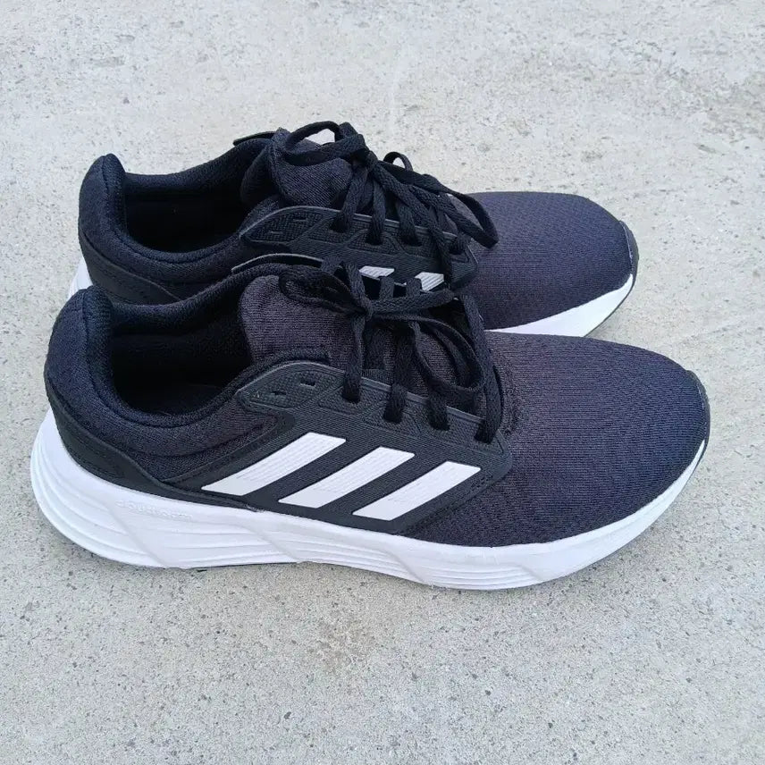 [BUNJANG] Adidas Sneakers Black White Size 285 / 아디다스 운동화 블랙 화이트 285