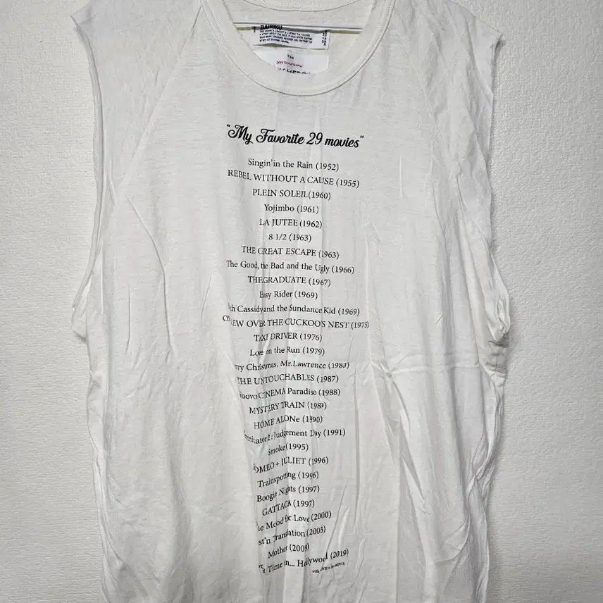 [BUNJANG] Dairiku Sleeveless T-shirt Movie List Print / 다이리쿠 민소매 티셔츠 영화 리스트 프린트