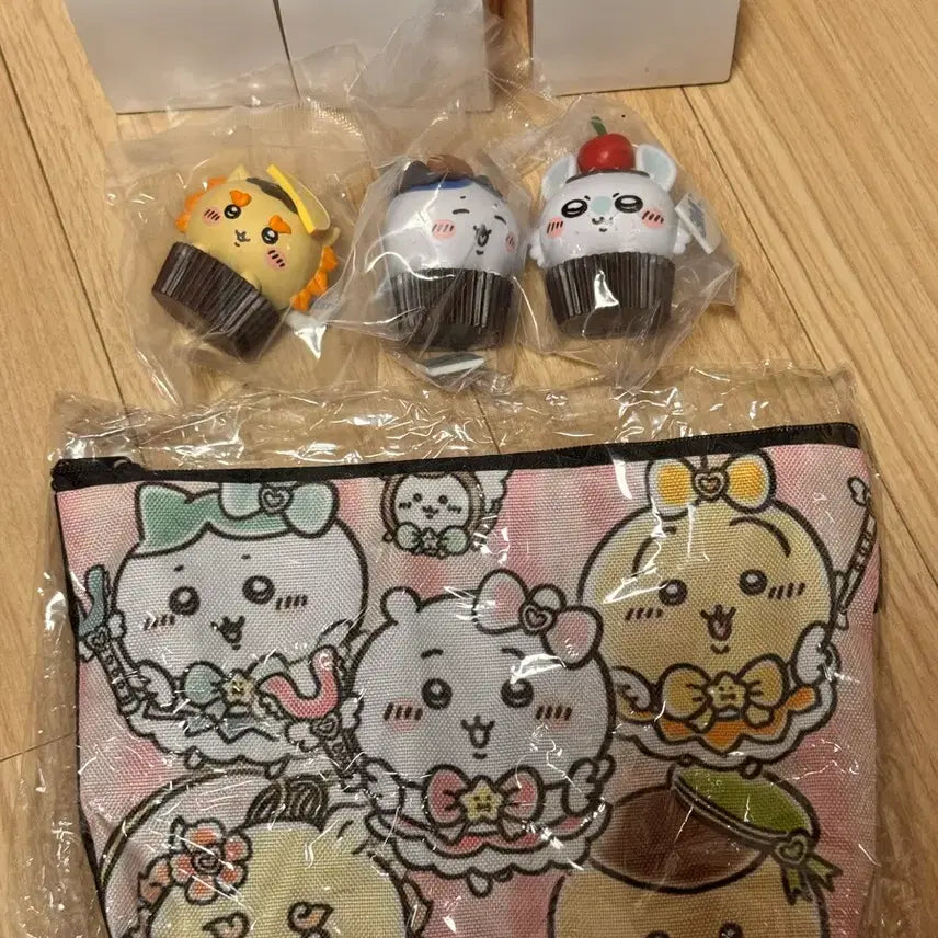 [BUNJANG] Cheekawa Figure & Pouch Bundle Set / 먼작귀 치이카와 피규어,파우치 일괄