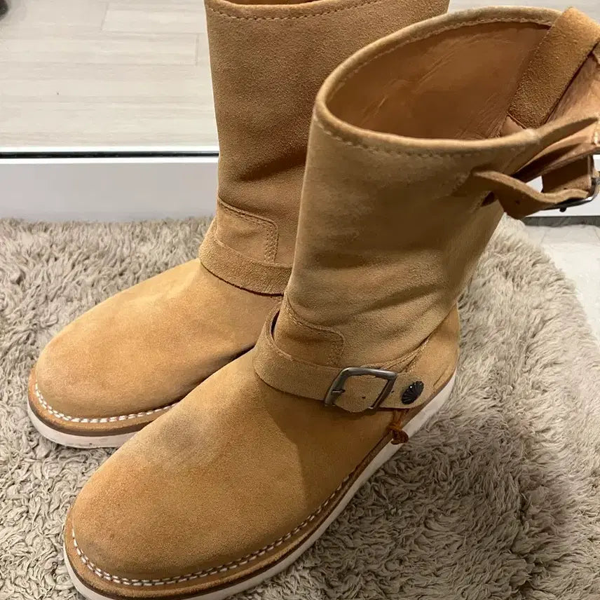 [BUNJANG] Colorcolla x Samosaegong Suede Buckle Boots / 컬러콜라x삼오새공