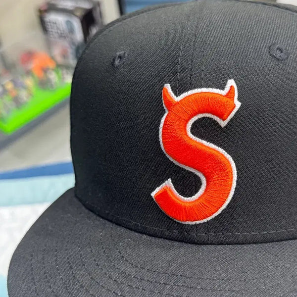 [BUNJANG] Supreme Devil S Logo New Era Black 58cm / 슈프림 데빌 S 로고 뉴에라 블랙 - 26SS (714)