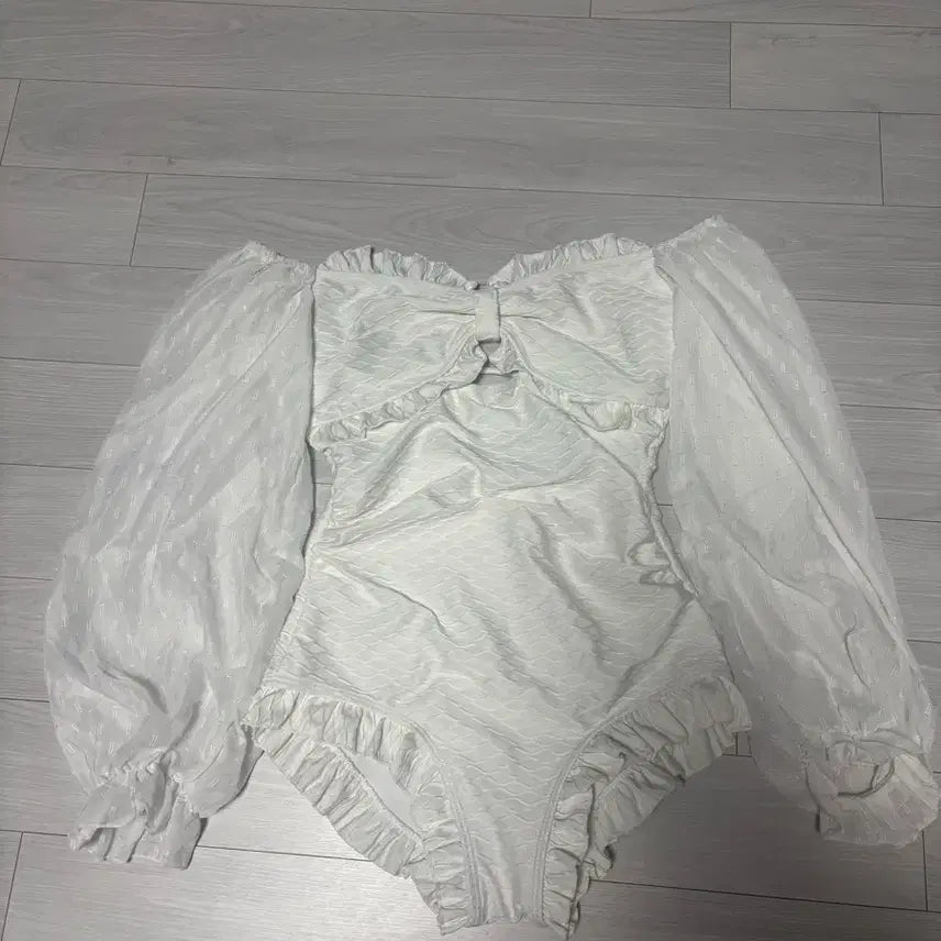 [BUNJANG] White Frill Monokini Swimsuit / 화이트 프릴 수영복 모노키니