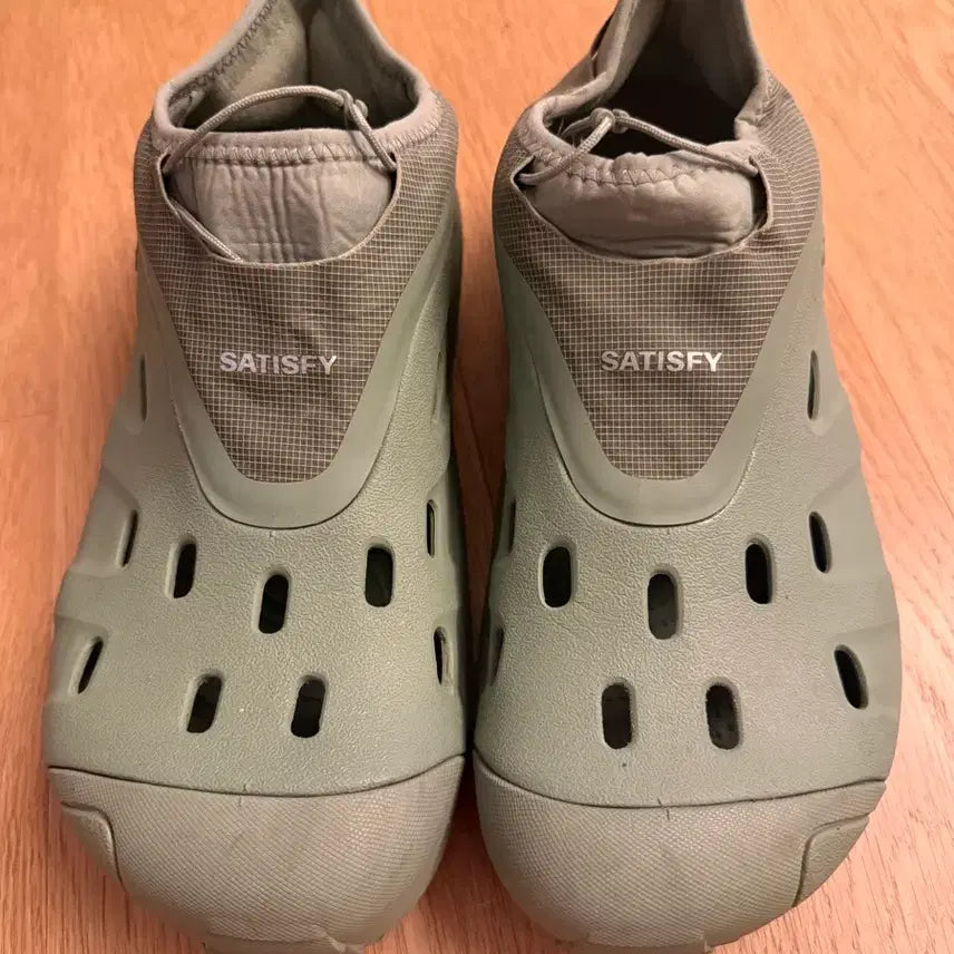 [BUNJANG] Crocs x Satisfy Quick Trail Moss Sandals / 크록스 x 새티스파이 퀵 트레일 모스