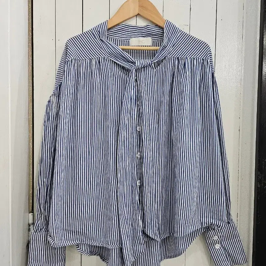 [BUNJANG] Enc Women's Striped Blouse / Enc 여성 타이 블라우스 Free 블루 단가라 긴팔 벌룬소매 스트라이프 넥 리본끈 루즈핏 핀턱 셔츠블라우스