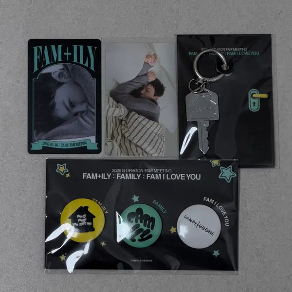 [BUNJANG] G-Dragon Fan Meeting Keychain, Badge, Photocard Bundle Set / 미개봉) 지드래곤 팬미팅 키링 뱃지 포카 양도