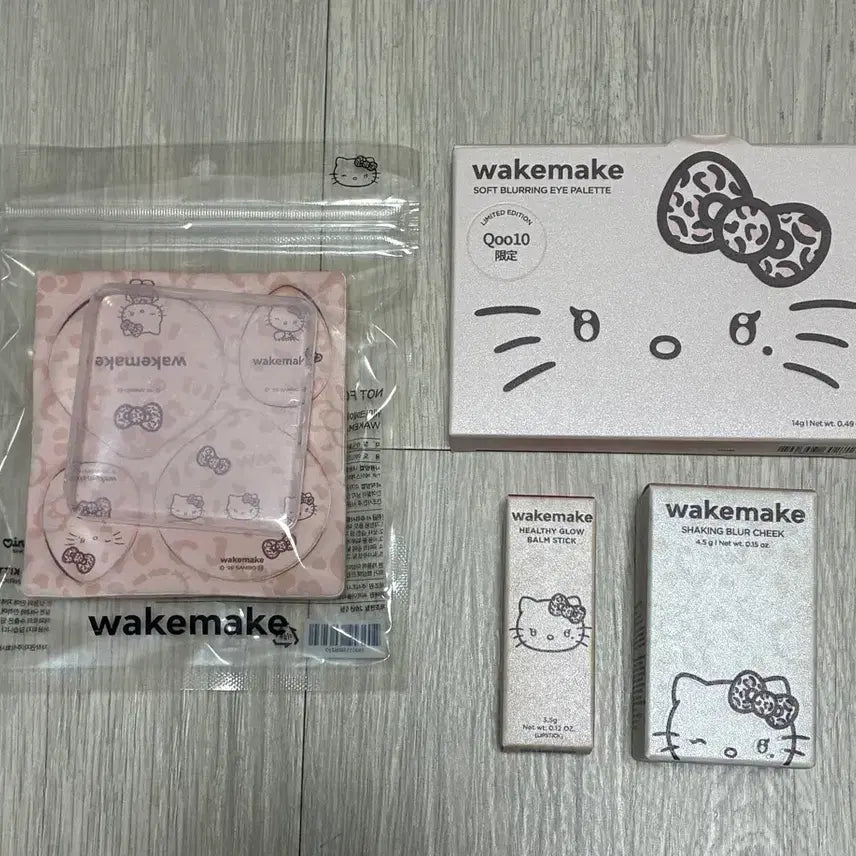 [BUNJANG] WAKEMAKE Gyaru Kitty Cosmetic Puff Set / /일본수량한정,새제품/웨이크메이크 갸루키티 화장품 퍼프 세트