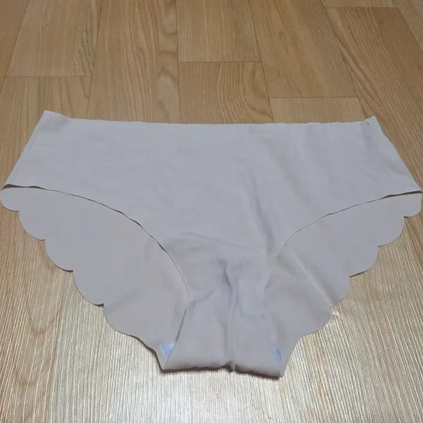 [BUNJANG] Seamless Nude Skin Women's Panties (Size 90-95) / 심리스 여자 팬티 누드스킨 여성 중고 속옷 08105
