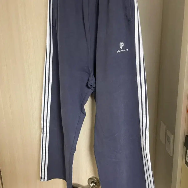 [BUNJANG] Pioneers Baggy Track Sweatpants Blue L / 파이오니어스 배기 트랙 스웻 블루 L