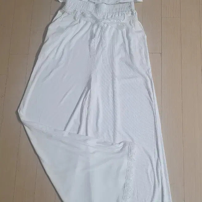 [BUNJANG] White Lace Puff Crop Top and Pants Set / (새상품) 화이트 레이스 퍼프 크롭과 바지 셋업