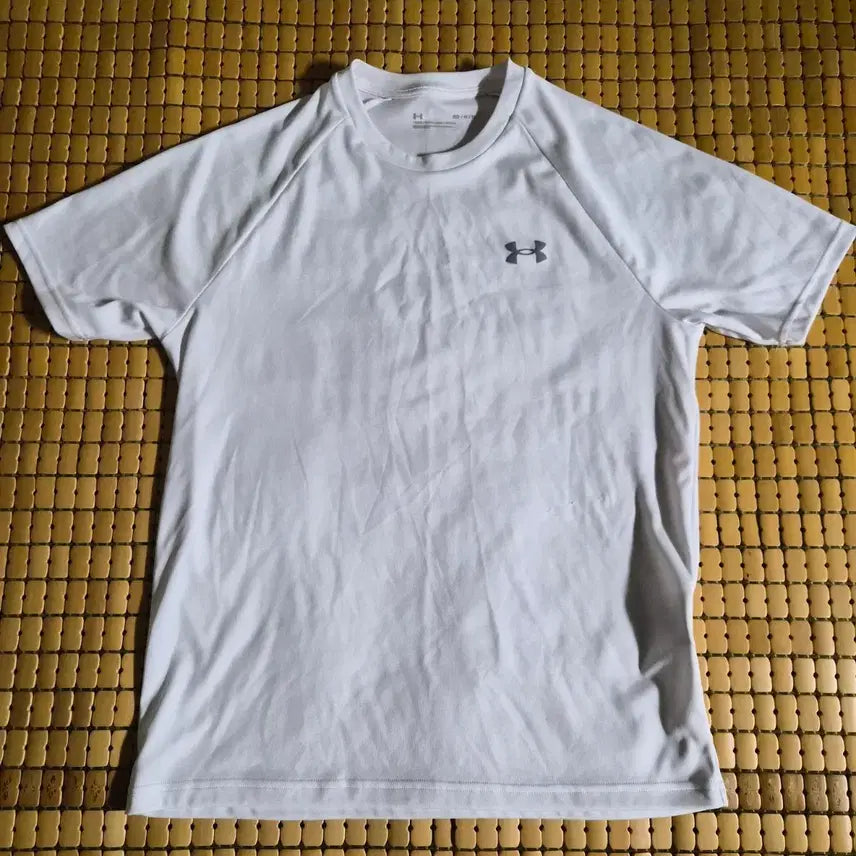 [BUNJANG] Under Armour Short Sleeve T-Shirt White M / 언더아머 반팔티 흰색 m