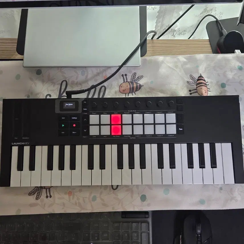 [BUNJANG] Novation Launchkey Mini 37 MK4 MIDI Keyboard Controller / 노베이션 런치키 미니 Novation Launchkey Mini 37 MK4 판매