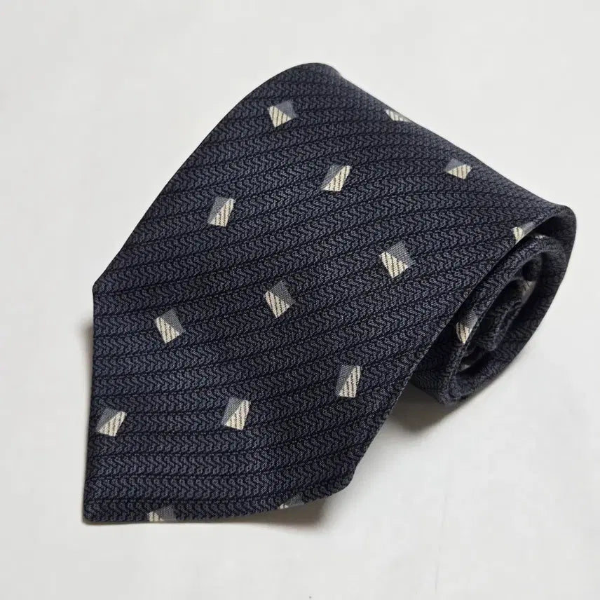 [BUNJANG] Giorgio Armani Silk Patterned Necktie Navy / 조르지오 아르마니 넥타이 네이비 패턴