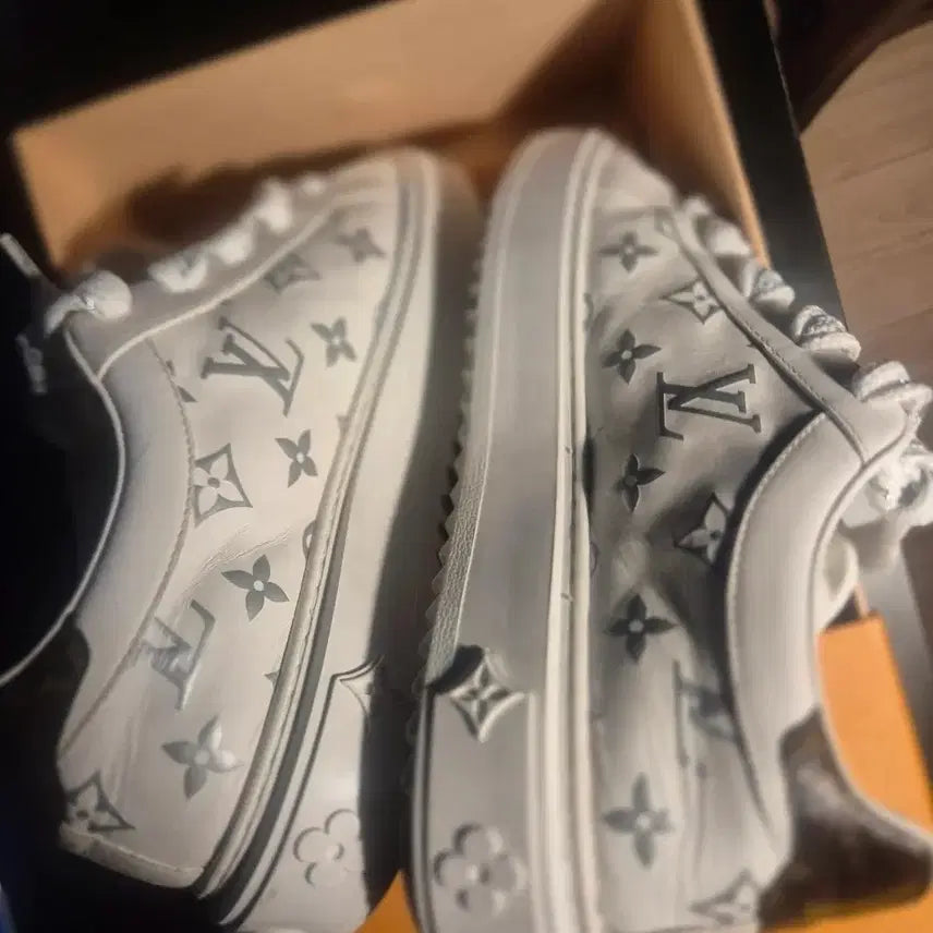 [BUNJANG] Louis Vuitton Time Out Monogram Sneakers / 루이비통 타임아웃 모노그램 스니커즈