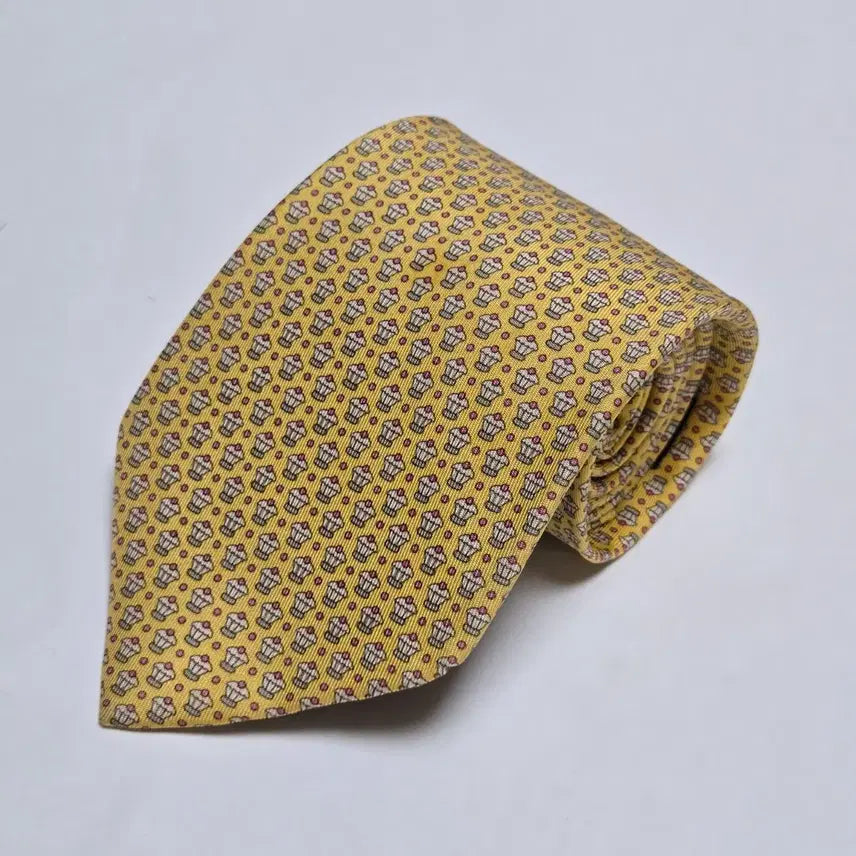 [BUNJANG] Salvatore Ferragamo Cupcake Pattern Silk Necktie / 살바토레 페라가모 컵케이크 패턴 실크 넥타이