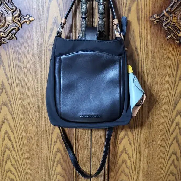 [BUNJANG] Mandarin Duck Black Leather Pocket Crossbody Bag / 만다리나덕 크로스백