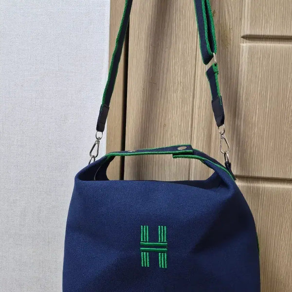 [BUNJANG] Navy Tote Bag with H Embroidery Strap / 네이비 H자수 스트랩 포함 토트백